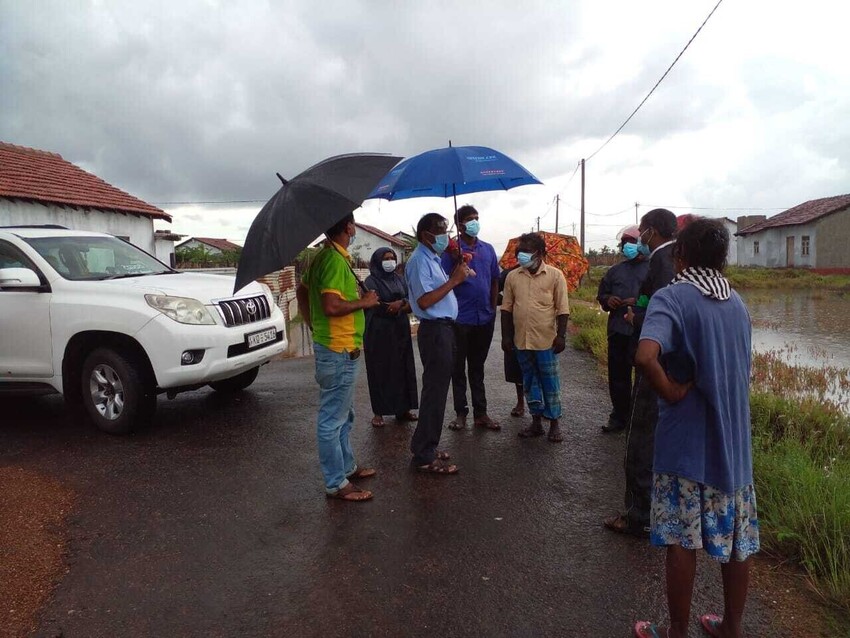 வெள்ளத்தால் பாதிக்கப்பட்ட இடங்களை பார்வையிட்ட யாழ் அரச அதிபர்