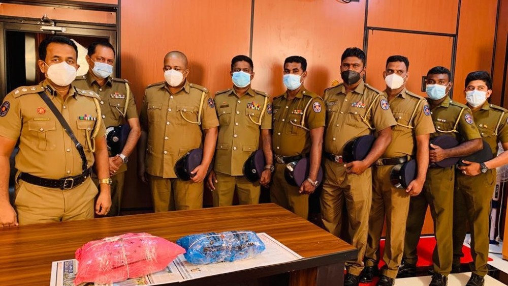 மன்னாரிலிருந்து கஞ்சாவுடன் புத்தளம் நோக்கிச் சென்றவர் விபத்துக்குள்ளானார்