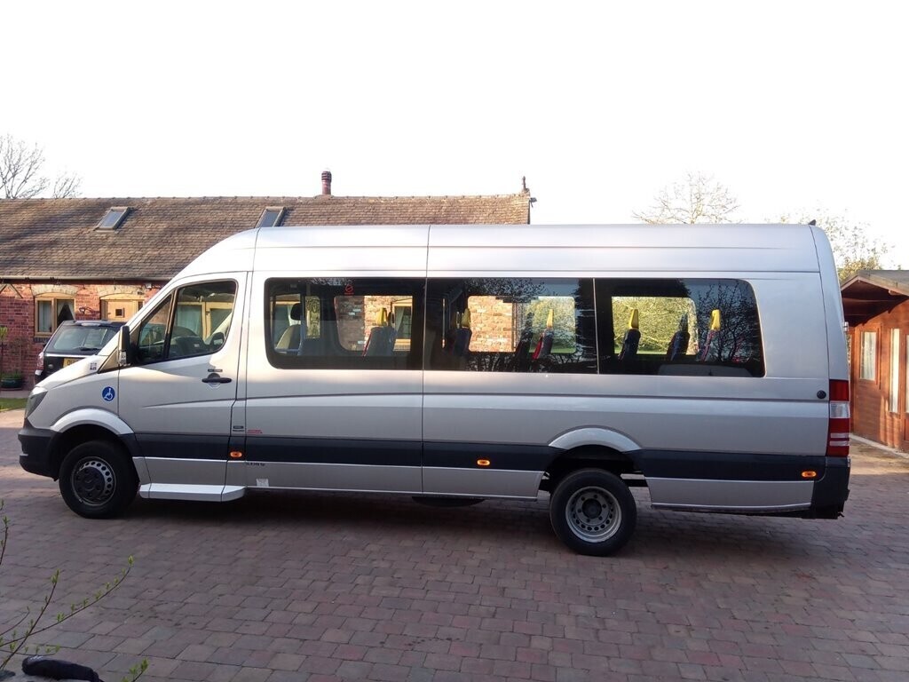 Why Minibus hire is best idea for Wedding