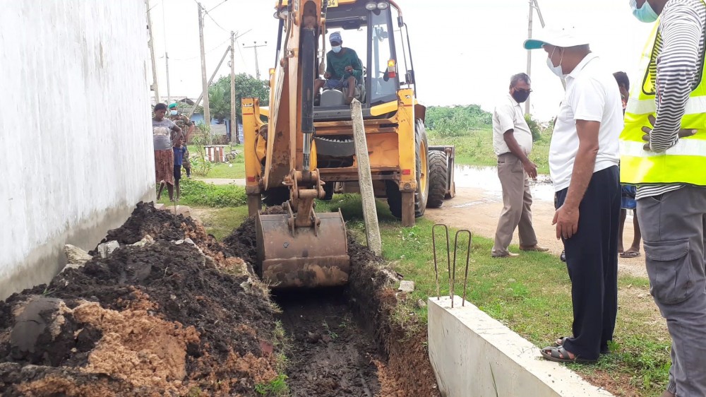 வெள்ளநீரைக் கடலுக்கு அனுப்பும் முயற்சிகள்