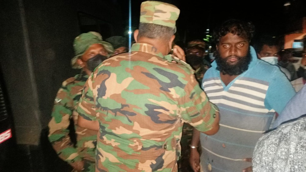 வவுனியாவில் ஓட்டோ சாரதி ஒருவர் மீது இராணுவத்தினர் கடும் தாக்குதல்