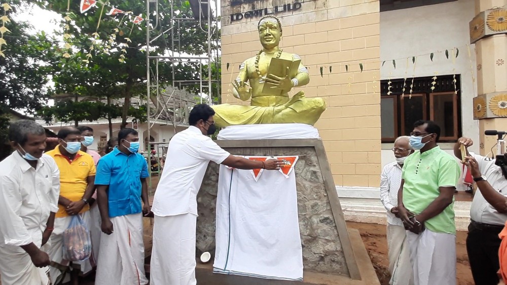 நாவலர் பெருமானின் உருவச் சிலை நிறுவப்பட்டது