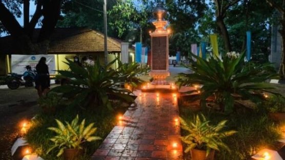 தடைகளையும் மீறி யாழ். பல்கலைக் கழகத்தில் ஏற்றப்பட்ட கார்த்திகை தீபம்