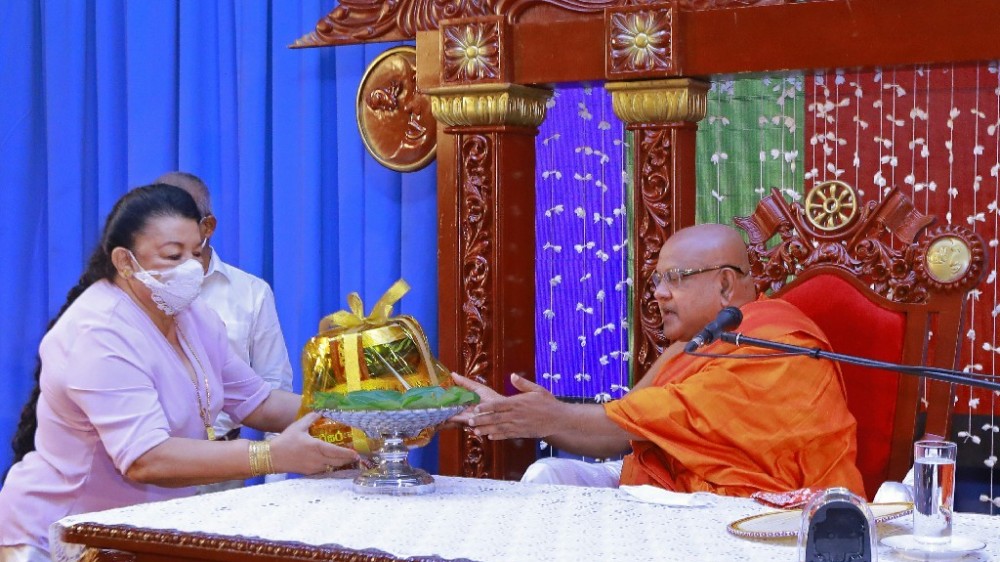 பௌர்ணமி தினத்தின் 216ஆவது 'அமாதம் சிசிலச' நிகழ்வில் பிரதமர் பங்கேற்பு