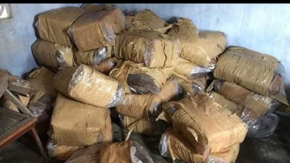 998 கிலோ கிராம் வெடிபொருட்கள் பொலிசாரால் கைப்பற்றப்பட்டுள்து