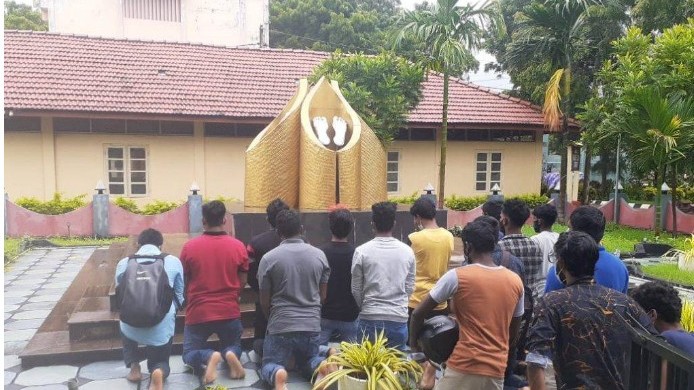 யாழ்ப்பாணம் பல்கலைகழகத்தில்  மாவீரர்களுக்கு மலரஞ்சலி