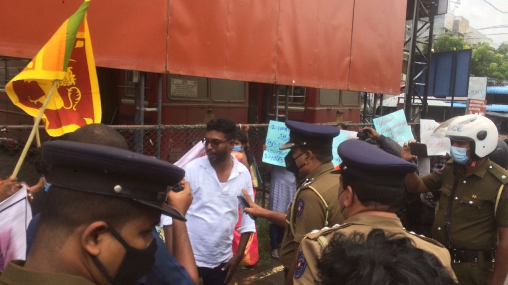 தமிழீழ விடுதலைப் புலிகளுக்கு எதிராக நடத்தப்பட இருந்த போராட்டம் நிறுத்தப்பட்டது