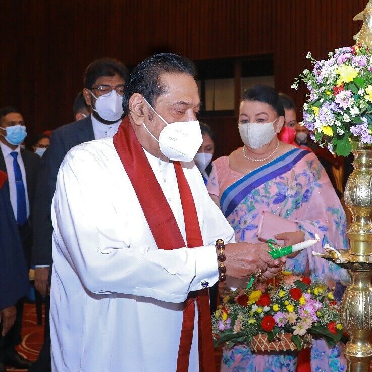 பிரதமரினால் மருத்துவ பேராசிரியர் பதவிகள் பதினாறு மகப்பேறியல் மற்றும் பெண்ணோயியல் மருத்துவ நிபுணர்களுக்கு வழங்கப்பட்டுள்ளது | Thaenaaram |  Tamil Obituary Notices | Remembrance Notices | Tamil Death Notices