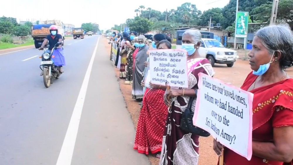 தொடரும் வலிந்து காணாமாலாக்கப்பட்டோரின் ஆர்ப்பாட்டம் – கிளிநொச்சி