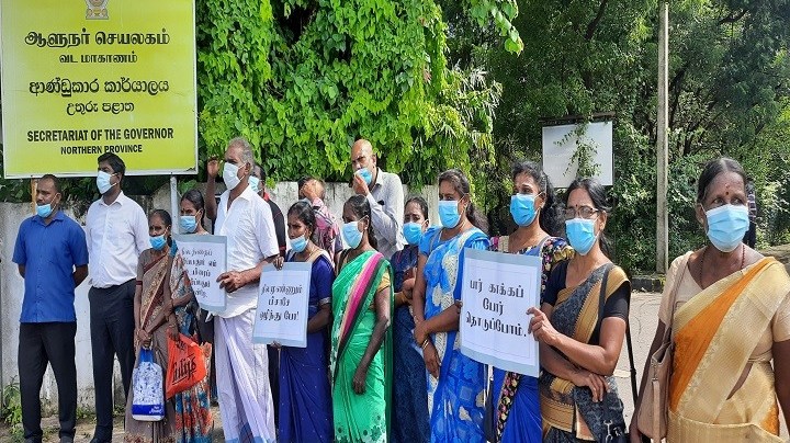 கடற்படையினருக்காக காணி அபகரிப்பதை எதிர்த்துப் போராடும் மாதகல் மக்கள்