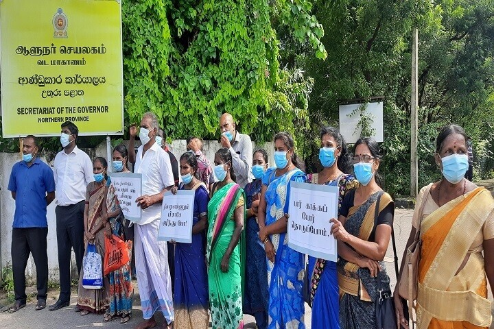 கடற்படையினருக்காக காணி அபகரிப்பதை எதிர்த்துப் போராடும் மாதகல் மக்கள்