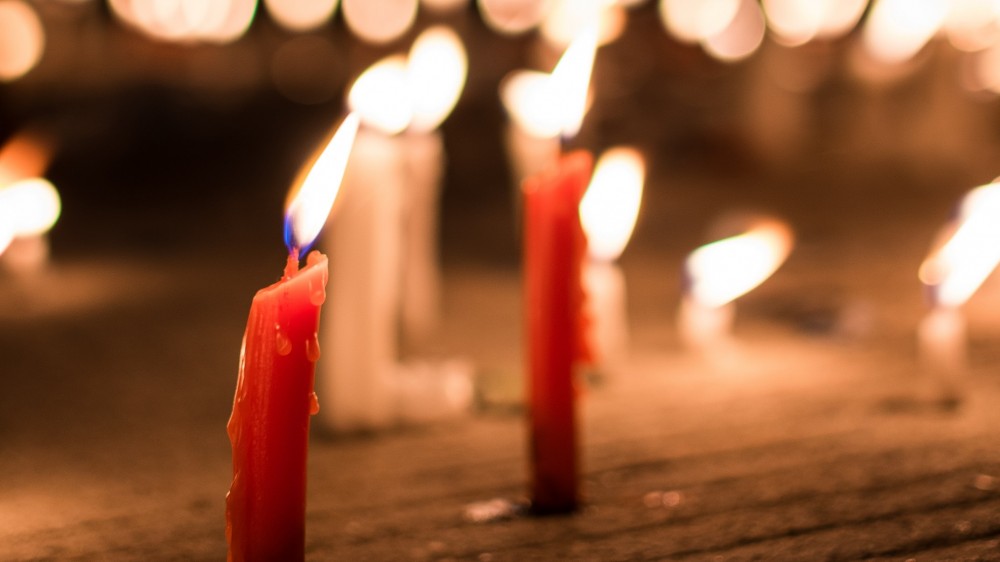 வாகனம் புகையிரதம் மோதியதில் ஒருவர் பலி