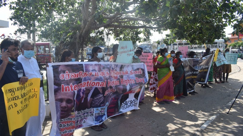 மன்னாரில் கவனயீர்ப்பு போராட்டம்.