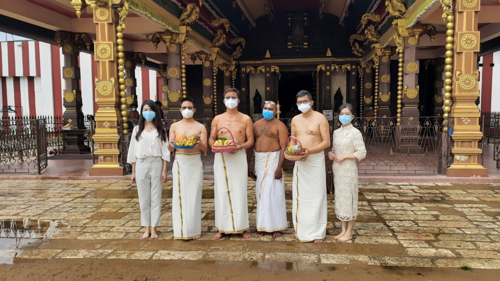 நல்லூர் கந்தசுவாமி ஆலயத்தில் ஈடுபட்ட சீனத்தூதுவர்