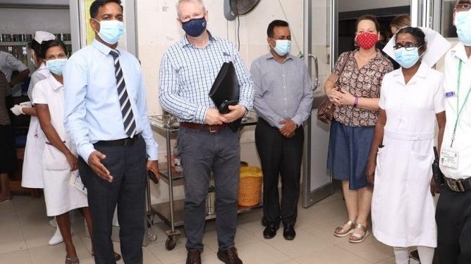 அவுஸ்திரேலிய தூதுவர்  யாழ்.போதனா வைத்தியசாலைக்கு விஜயம்