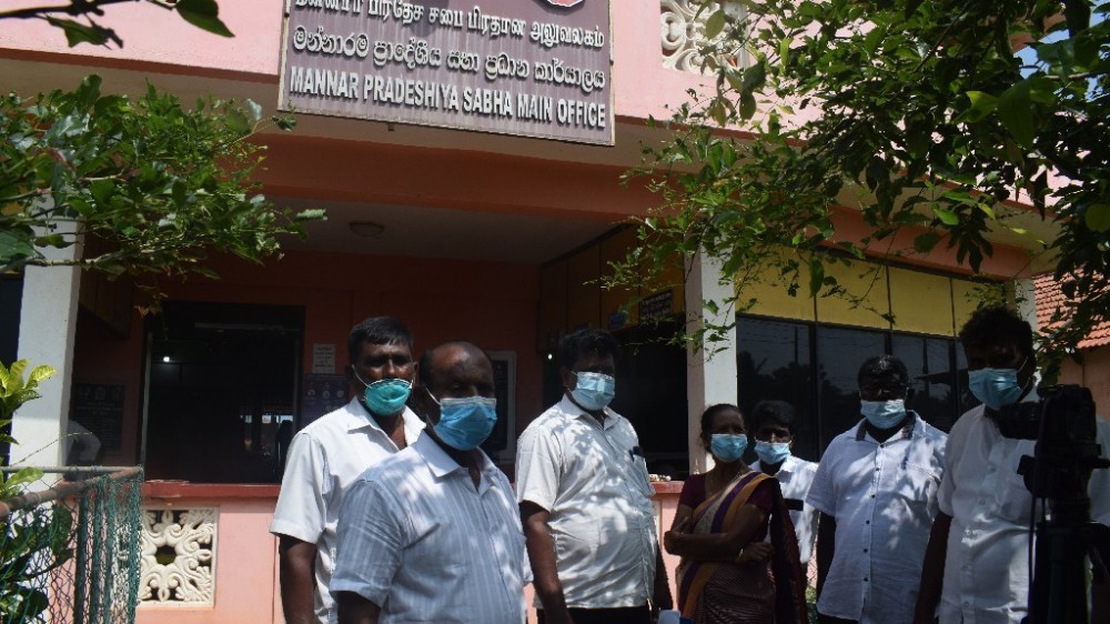 தவிசாளர் யார்? தொடரும் சந்தேகம். கைகலப்பினால் பெண் உறுப்பினர் ஆஸ்பத்திரியில் அனுமதி