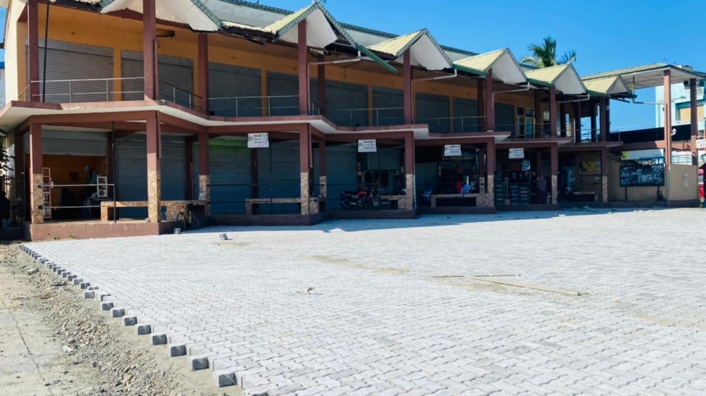 கல்முனை பஸ் நிலைய புனரமைப்பு பணிகள் துரிதம்