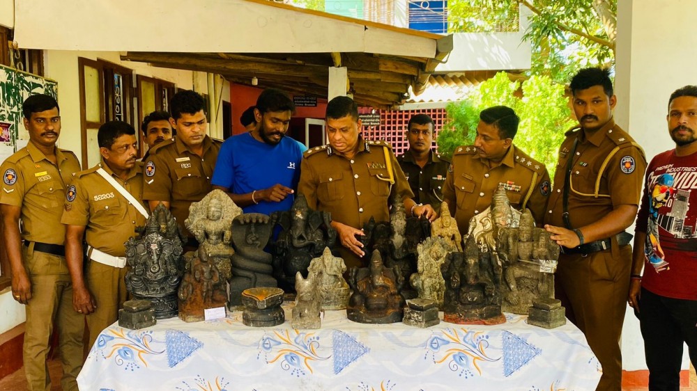 இவ்வுலகில் விளக்க மறியல், முறுவுலகில்....?