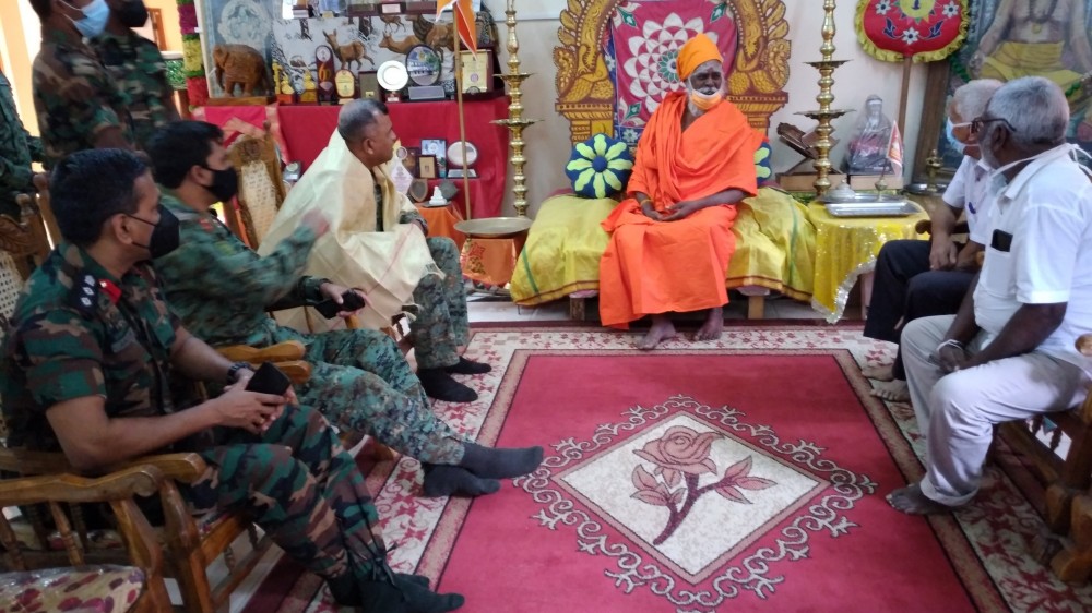 யாழ். இராணுவ கட்டளைத் தளபதி நல்லை ஆதீன முதல்வரைச் சந்தித்தார்