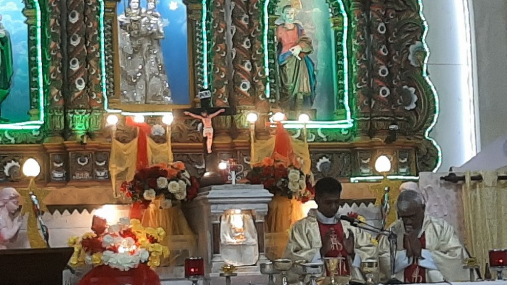 மன்னாரில் புத்தாண்டு திருப்பலி கொண்டாட்டம்