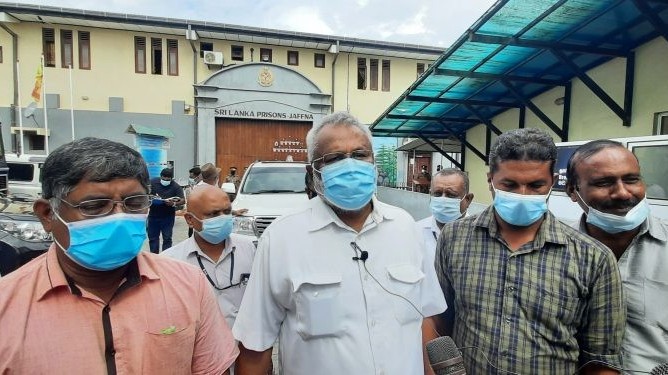 இலங்கை கடற்றொழிலாளர் எதிர்கொள்ளும் வாழ்வாதார அச்சுறுத்தல்களை  தமிழக உறவுகள் புரிந்து கொள்ள வேண்டும் -  அமைச்சர் டக்ளஸ்