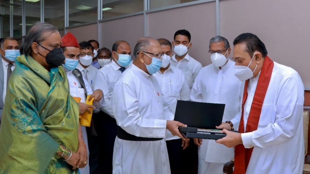 பிரதமரின் தலைமையில் 'புதுபுத் மாபிய ஹரசர' ஓய்வூதிய திட்டத்திற்காக ஒப்பந்தம் கைச்சாத்து