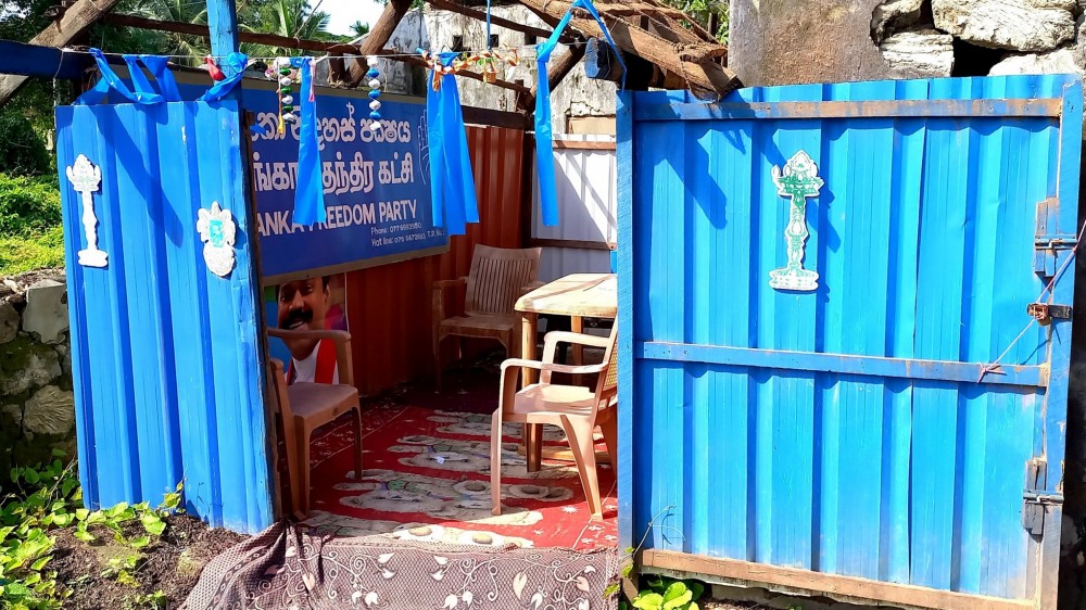 இடமற்ற கட்சி அலுவலகம்