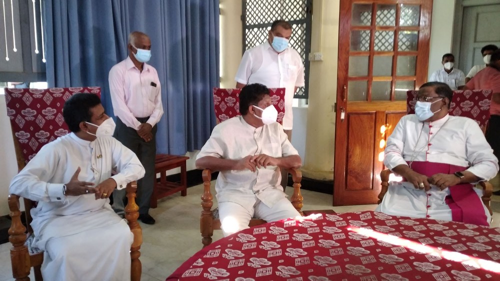 வேலை வாய்ப்பின்மையுடன் வாழும் இளைஞருக்கு வேலை கொடுங்கள் - யாழ் ஆயர்