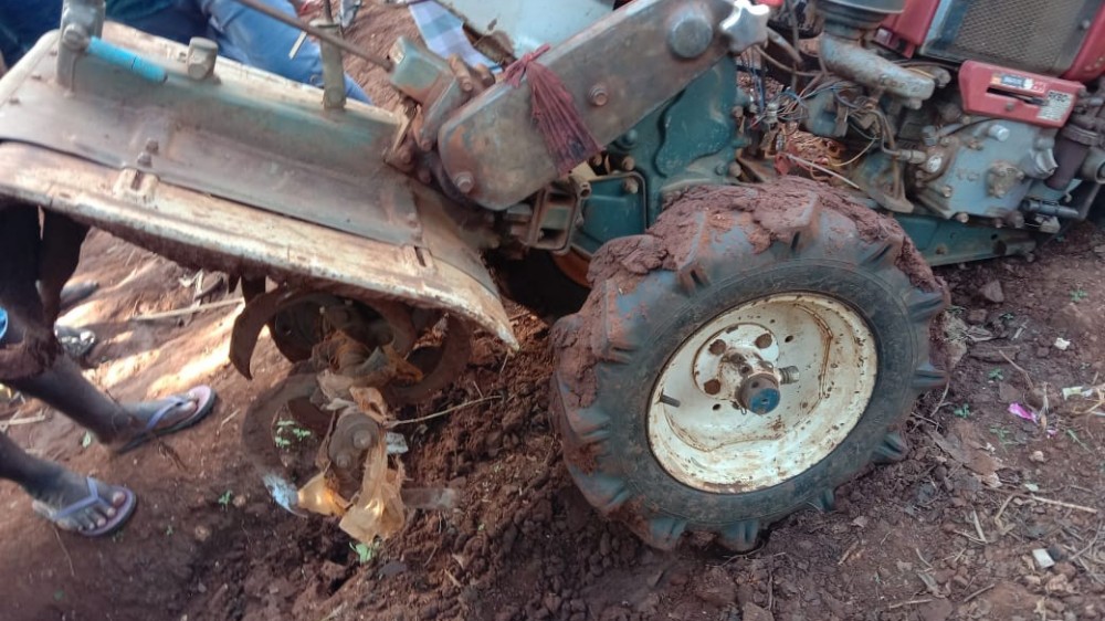 உழவு இயந்திரதடம் புரண்டதில் குடும்பஸ்தர் பலி