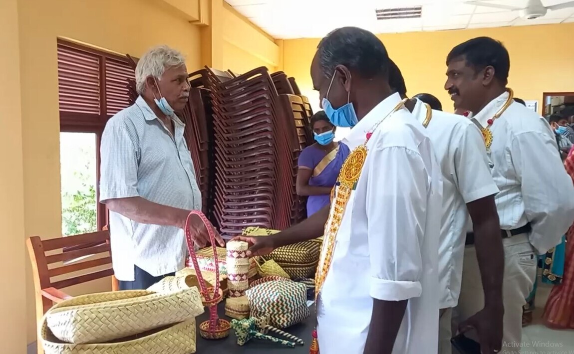 சான்றிதழ்களும் கண்காட்சியும்