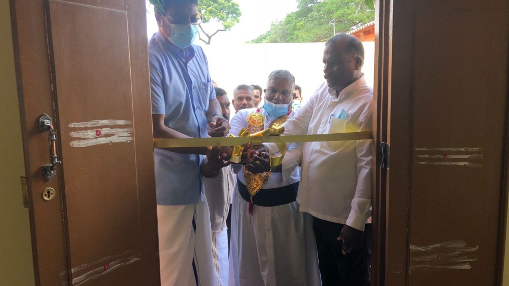 நாவாந்துறையில் ஆயுள்வேத வைத்தியசாலையை    யாழ் திறந்து வைத்தார்