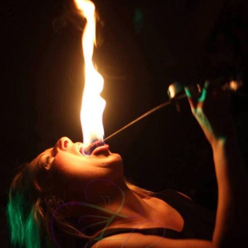 KIMBERLEY - Singer & Fireater