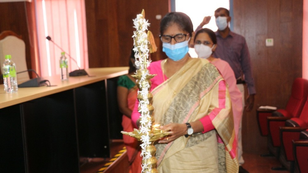 இறைவன் இருக்கிறான் என்று மனதில் கொண்டு நம் கடமைகளைச் செய்வோம்  - அரசாங்க அதிபர்