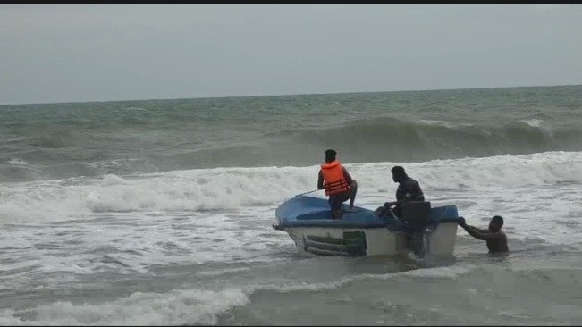 மூன்றாவது நாளாக காணாமல் போன மீனவர்களை தேடல் தொடர்கிறது.