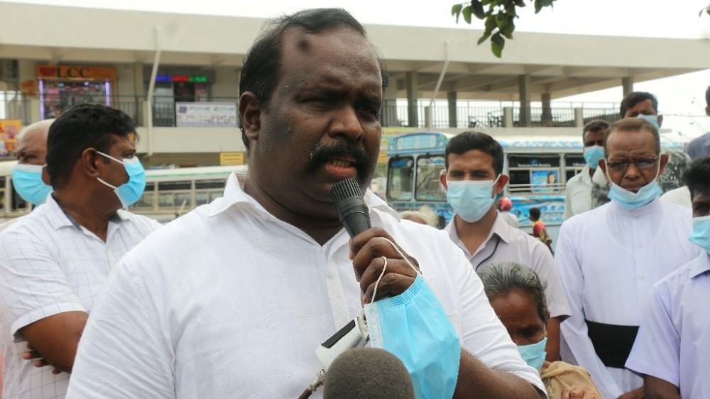 அரசானது மன்னார் மக்கள் நலன் நோக்காது மணல் அகழ்வில் ஈடுபடுவதை ஒன்றுபட்டு நிறுத்துவோம் - அடைக்கலநாதன்