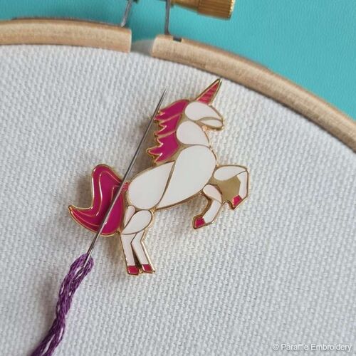 Paraffle Unicorn Magnetic Needle Minder