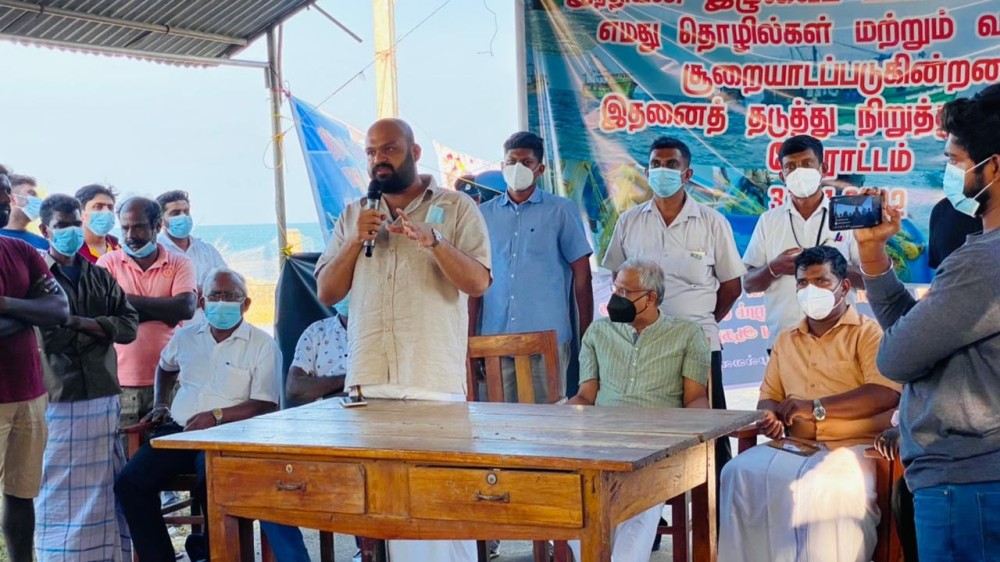 பகிரங்கமாக மன்னிப்பு கோர வேண்டும்