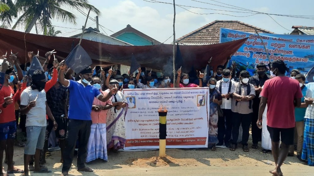 வடமராட்சி மீனவர்கள் போராட்டம் வேறு வடிவில் இடம் பெற்றது