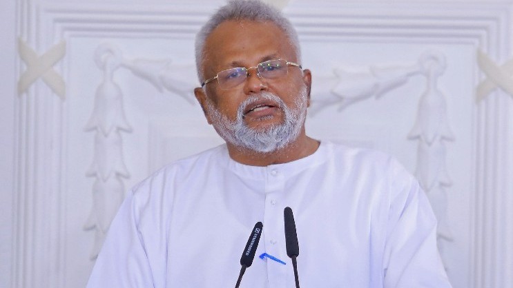 மக்களை குழப்பி பிரச்னைகளை தீர்க்கக்கூடாது என்பது  தமிழ் அரசியல் கட்சிகள் உள்நோக்கம்