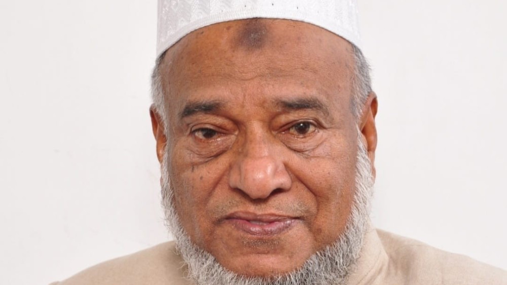 எஸ்.எச்.ஆதம்பாவா மௌலவிக்கு மகுடம்