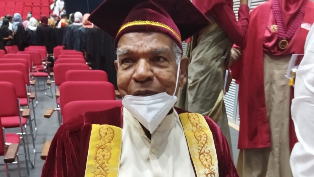 கௌரவ இலக்கிய கலாநிதி பட்டம்