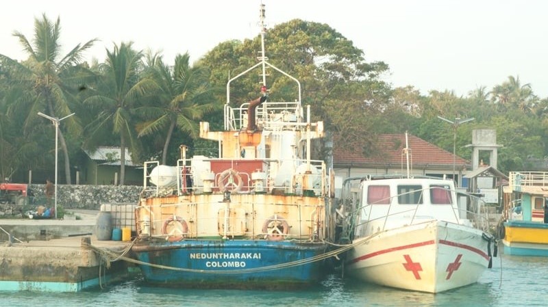 காரைநகருக்கும் ஊர்காவற்றுறைக்கும்  இடையிலான பாதை பழுது