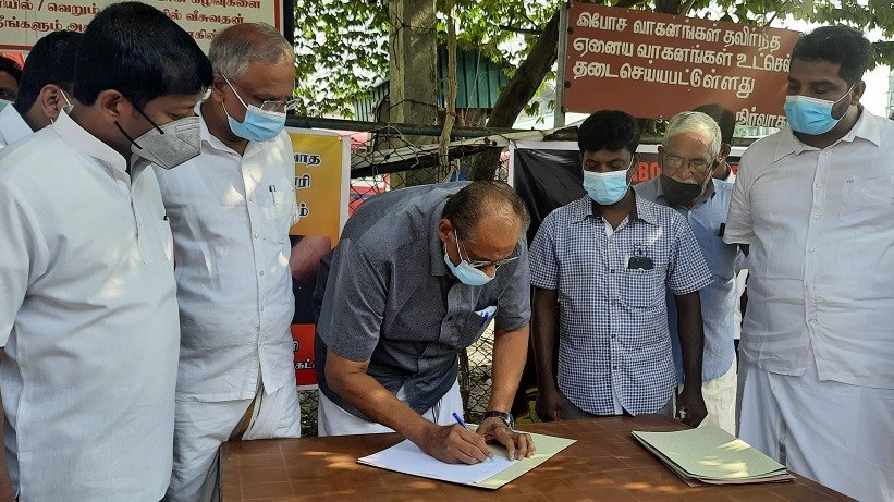 தொடரும் கையெழுத்து திரட்டும் நடவடிக்கை