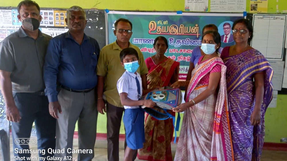 கல்விக்கு உதவிக் கரம்