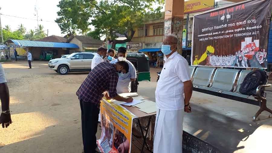 பயங்கரவாத தடைச் சட்டத்தை அகற்றக்கோரும்  கையெழுத்து போராட்டம், அச்சுவேலியில்