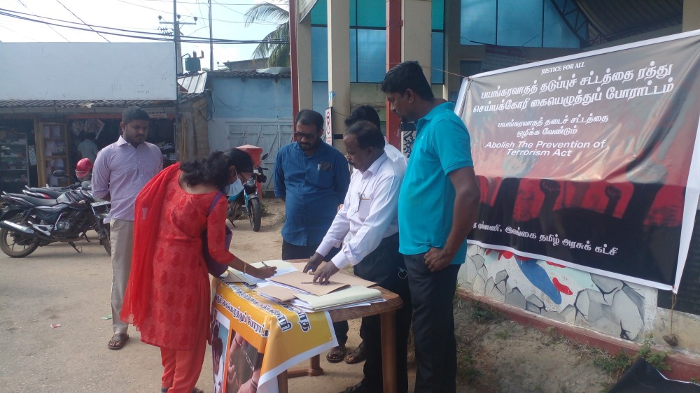 கையெழுத்துப் போராட்டம் 2ஆம் நாளாக, நெல்லியிடியில்