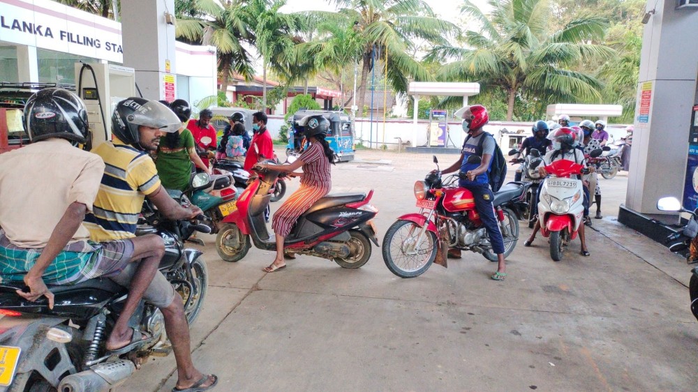 அவசரத்திற்கு மாத்திரம் எரிபொருள்