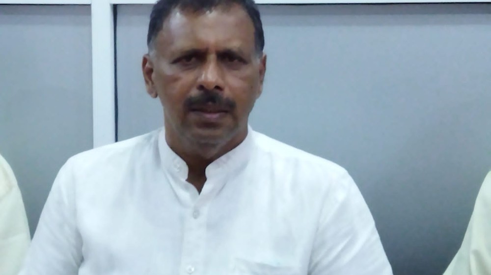 இம்மாதம்  28  வருகிறது பிரேரணை