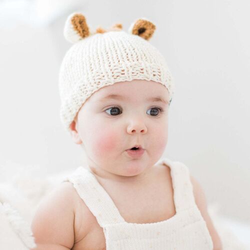 Sophie la girafe: Sophie's Hat Knitting Kit by Stitch & Story