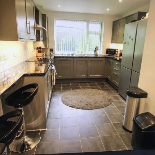 Croft Road Ensuite Room To Let